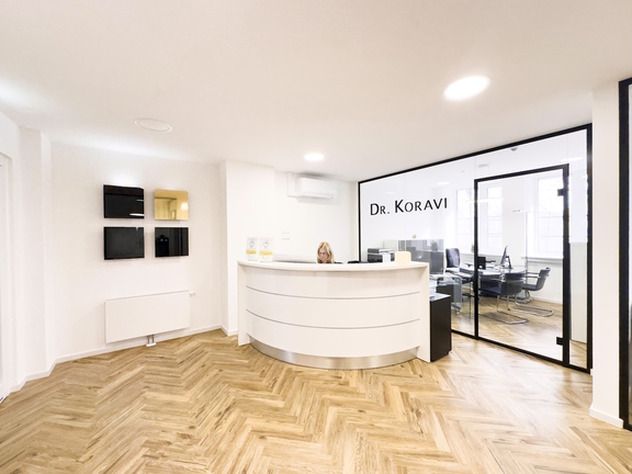 Empfang Praxis Zahnarzt Essen Zentrum, Dr. Koravi